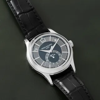 Patek Philippe Annual Calendar 5205G-010 White gold Black