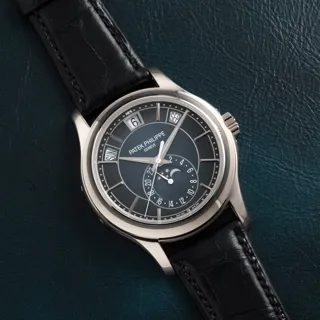 Patek Philippe Annual Calendar 5205G-013 White gold Blue