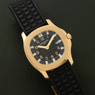 Patek Philippe Aquanaut 4960J-001 Yellow gold Gray