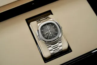 Patek Philippe Nautilus 5990/1A 40.5mm Stainless steel Gray