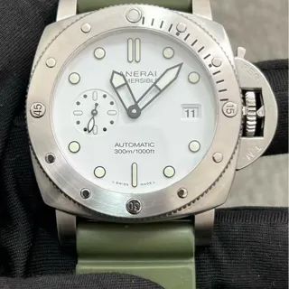 Panerai Submersible PAM 01226 44mm Stainless steel White