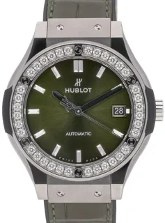 Hublot Classic Fusion 565.NX.8970.LR 38mm Titanium Green