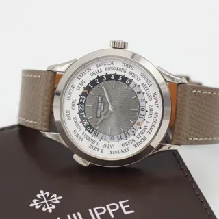 Patek Philippe World Time 5230G-001 38.5mm White gold Gray