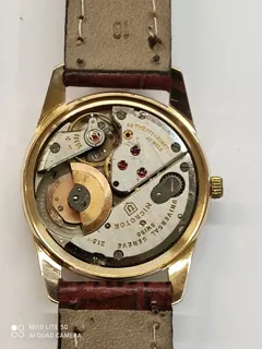 Universal Genève Polerouter Date 33mm Yellow gold Golden