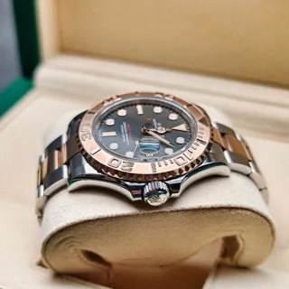 Rolex Yacht-Master 126621-0002 40mm Rose gold and Stainless steel Black