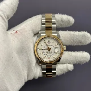 Rolex Sky-Dweller 326933-0009 42mm Yellow gold White