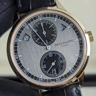 Patek Philippe Annual Calendar Regulator 5235/50R-001 40.5mm Rose gold Black