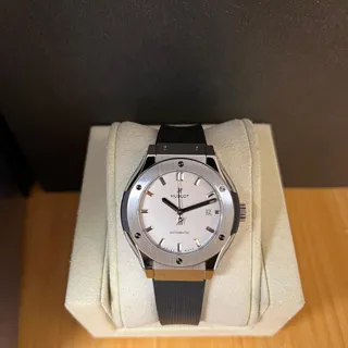 Hublot Classic Fusion 582.NX.2610.RX 33mm Titanium White