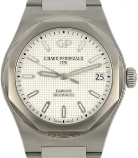 Girard-Perregaux Laureato 81010-11-131-11A 42mm Stainless steel Silver