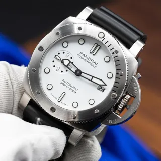 Panerai Submersible PAM02223 42mm Stainless steel White