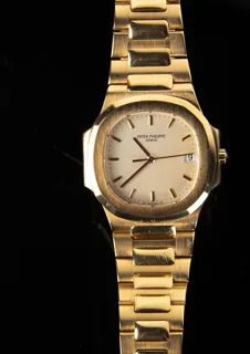 Patek Philippe Nautilus 3900/1J-054 18k yellow gold Cream