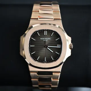 Patek Philippe Nautilus 5711/1R-001 40mm Rose gold Brown