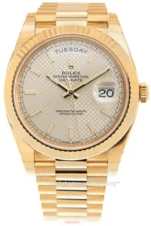 Rolex Day-Date 40 228238-0008 40mm Yellow gold Silver