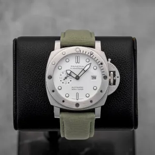 Panerai Submersible PAM 01226 44mm Stainless steel White