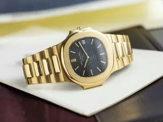 Patek Philippe Nautilus 3700/11J 42mm Yellow gold Blue