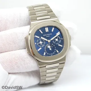 Patek Philippe Nautilus 5740/1G-001 40mm White gold Blue