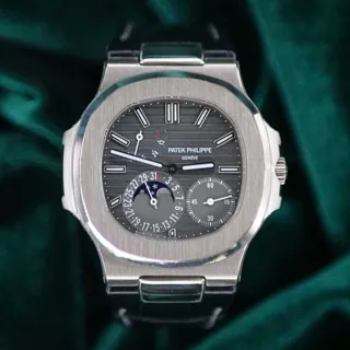 Patek Philippe Nautilus 5712G-001 ( MOON ) 40mm White gold Gray