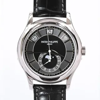 Patek Philippe Annual Calendar 5205G-010 White gold Black