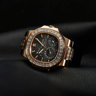 Patek Philippe Nautilus 5724R-001 40mm Rose gold Black and Brown