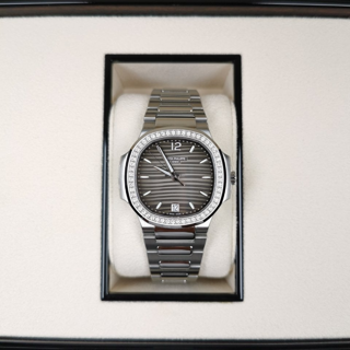 Patek Philippe Nautilus 7118/1200A-011 Stainless steel Gray