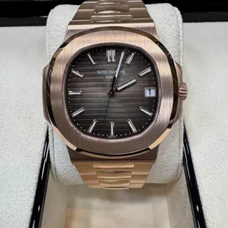 Patek Philippe Nautilus 5711/1R-001 40mm Rose gold Brown