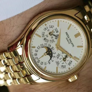 Patek Philippe Perpetual Calendar 5136/1J-001 36.5mm Yellow gold White