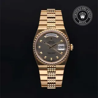 Rolex Day-Date Oysterquartz 19028 36mm Yellow gold Silver