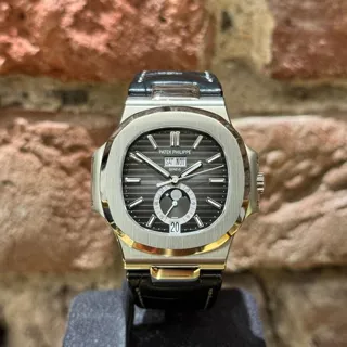 Patek Philippe Nautilus 5726A-001 40.5mm Stainless steel Black