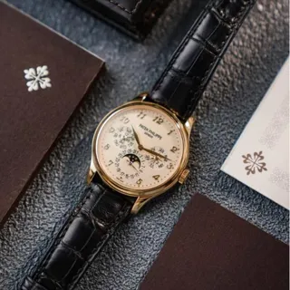 Patek Philippe Perpetual Calendar 5327R-001 39mm Rose gold