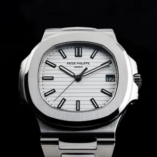 Patek Philippe Nautilus 5711/1A-011 40mm Stainless steel White