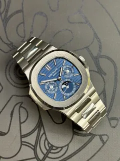 Patek Philippe Nautilus 5740/1G-001 40mm White gold Blue