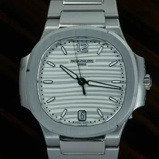 Patek Philippe Nautilus 7118/1A-010 35mm Stainless steel Silver