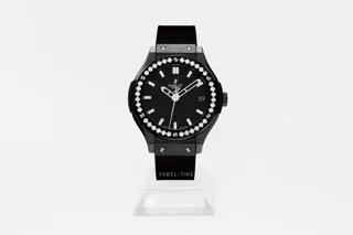 Hublot Classic 581.CM.1171.RX.1104 33mm Ceramics