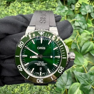 Oris Aquis Date 01 733 7730 4157-07 4 24 64EB 43.5mm Stainless steel Green