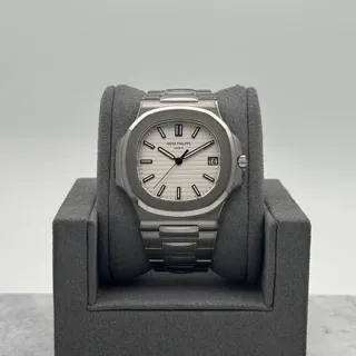 Patek Philippe Nautilus 5711/1A-011 40mm Stainless steel White