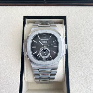 Patek Philippe Nautilus 5726/1A-001 40.5mm Stainless steel Black