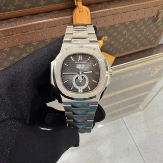 Patek Philippe Nautilus 5726/1A 40.5mm Steel Grey