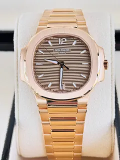 Patek Philippe Nautilus 7118/1R-010 35mm Rose gold Brown