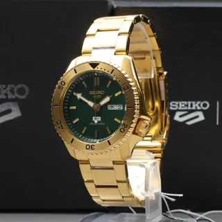 Seiko 5 Sports SRPJ20 42mm Stainless steel Green