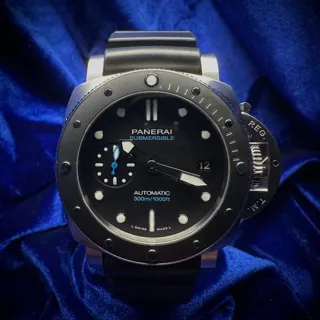 Panerai Submersible PAM 00683 42mm Stainless steel Black