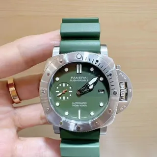 Panerai Submersible PAM 01055 42mm Stainless steel Green