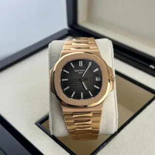 Patek Philippe Nautilus 5711/1R-001 40mm Rose gold Brown