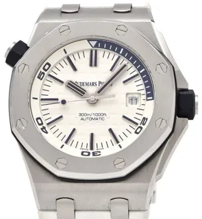 Audemars Piguet Royal Oak Offshore Diver 15710ST.OO.A010CA.01 ( OAK  ) 42mm Stainless steel White