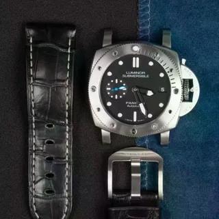 Panerai Luminor Submersible 1950 3 Days Automatic PAM 00682 42mm Stainless steel Black