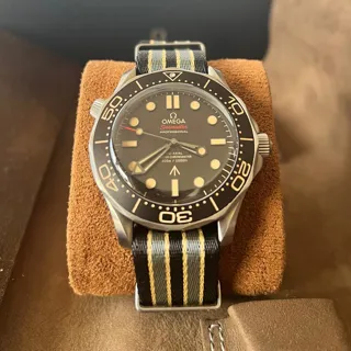 Omega Seamaster Diver 300M 210.92.42.20.01.001 Titanium Brown