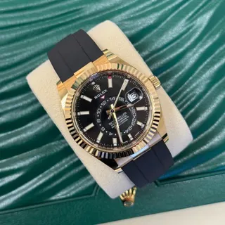 Rolex Sky-Dweller 326238 42mm Yellow gold Black