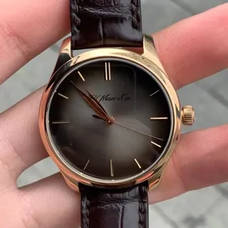 H. Moser & Cie. 1200-0400 40mm Rose gold fume