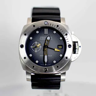 Panerai Submersible PAM 01323 44mm Stainless steel Gray