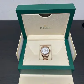 Rolex Day-Date 40 228235 40mm Rose gold White