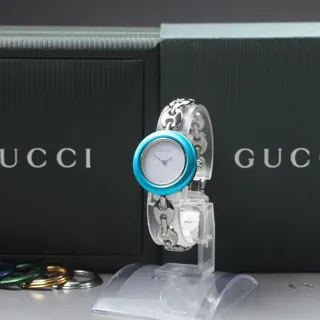 Gucci 11/12.2L 26mm Stainless steel White